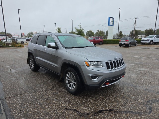 Used 2015 Silver Jeep Limited image 4