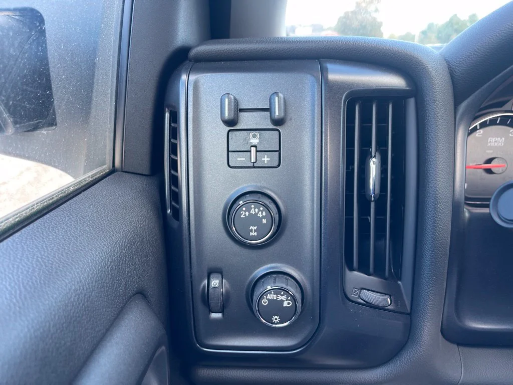 Used 2024 Summit White Chevrolet 11