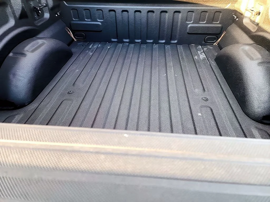 Used 2021 Agate Black Metallic Ford XLT image 11