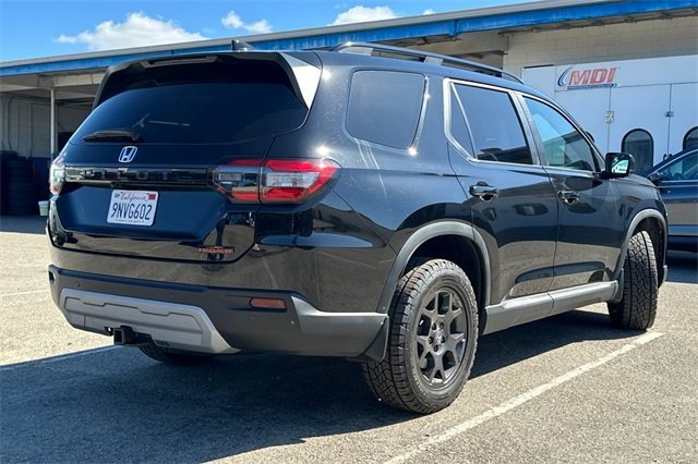 2025 Honda Pilot TrailSport photo 3