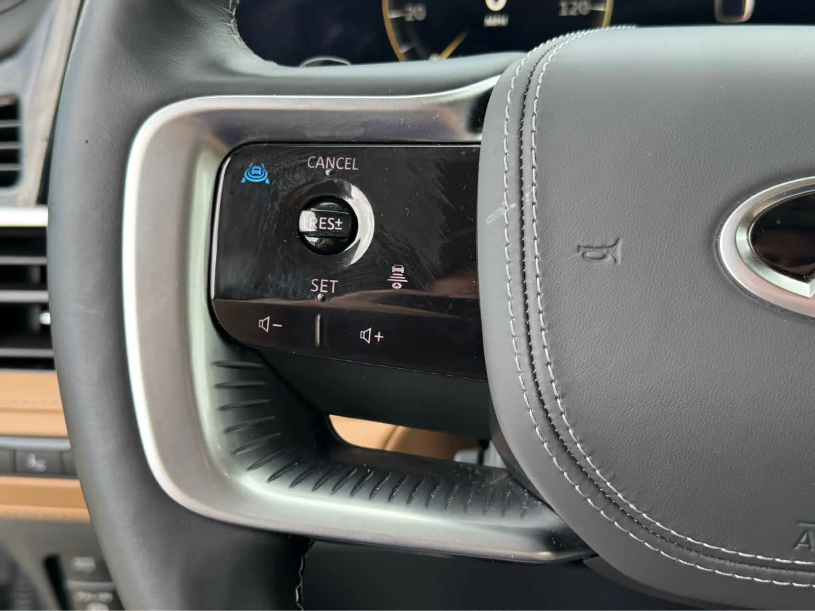 2025 INFINITI QX80 Sensory 4WD - Photo 23
