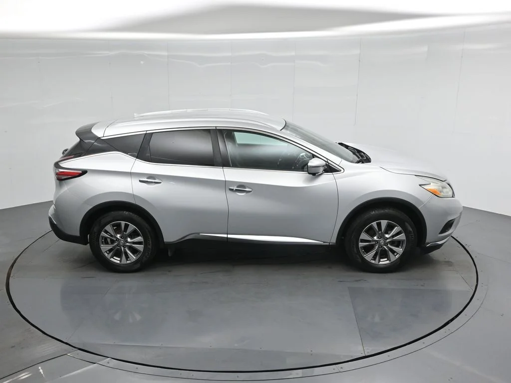 Used 2016 Silver Nissan SL image 35