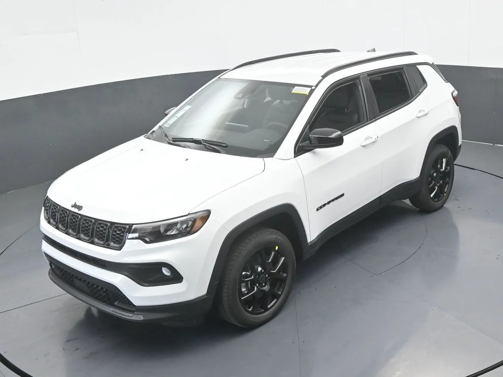 New 2026 Bright White Clear-Coat Exterior Paint Jeep Latitude image 38