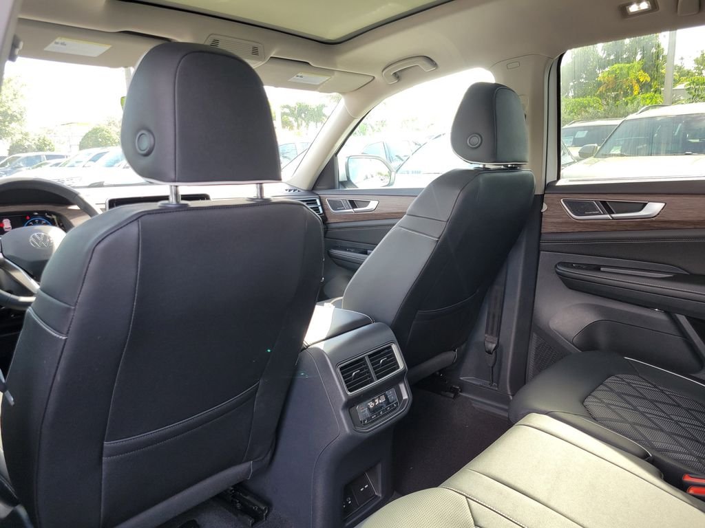 New 2026 White/off-white Volkswagen 2.0T SEL Premium R-Line image 8