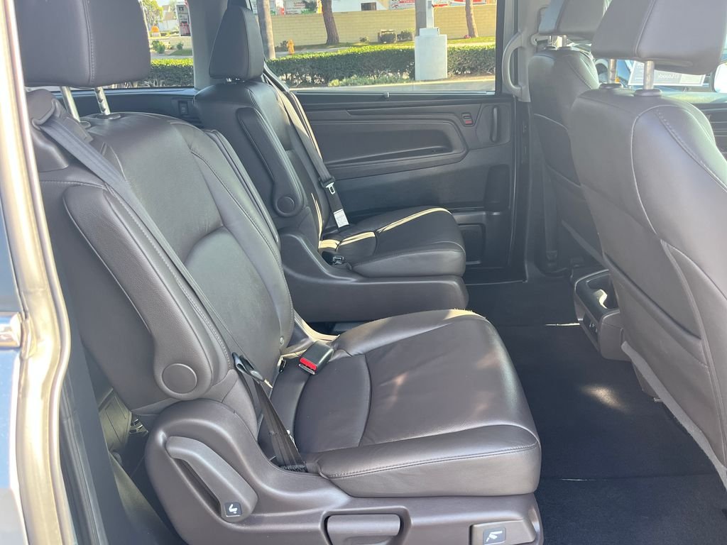 Used 2019 Silver Honda EX-L image 42