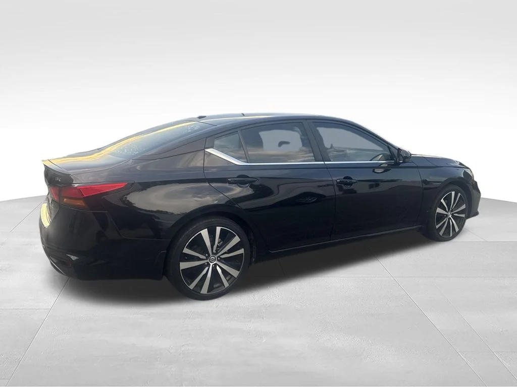 Used 2021 Black Nissan 2.5 SR image 4