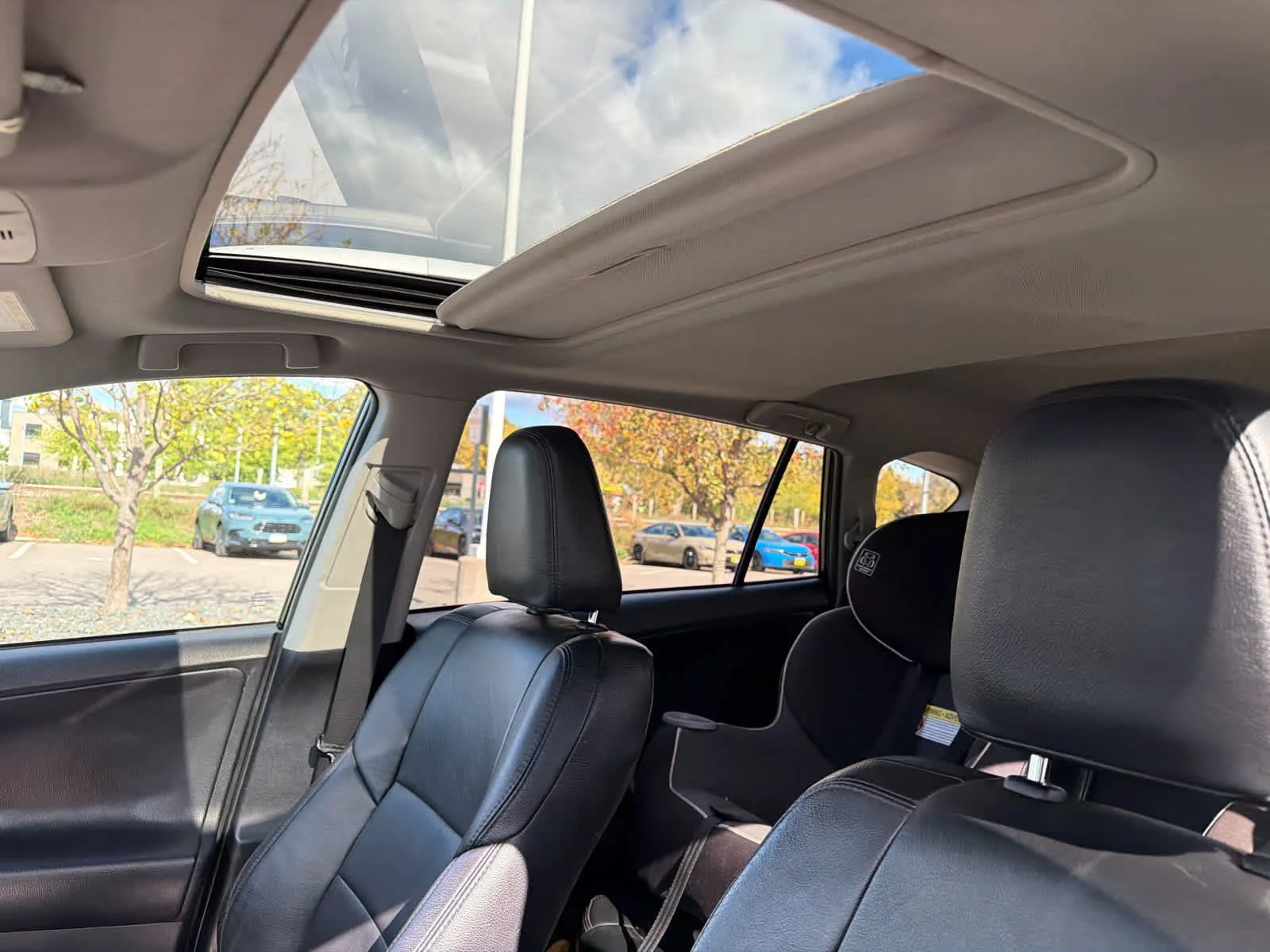 Used 2013 Spruce Mica Toyota XLE image 10