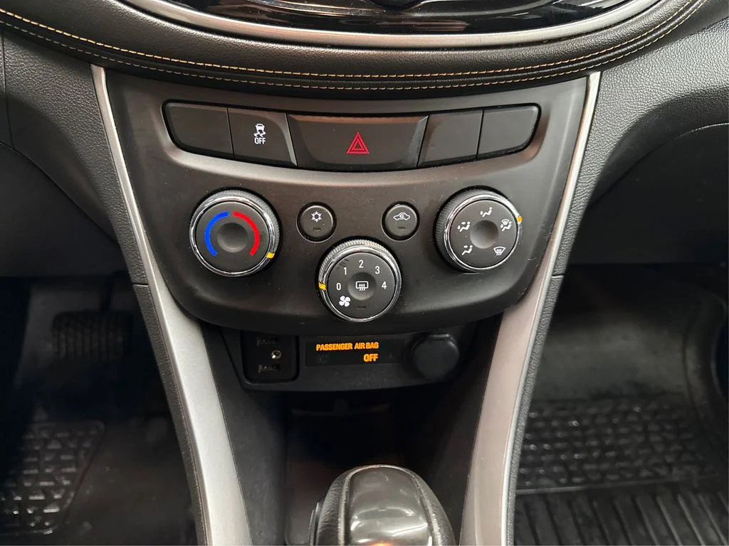 Used 2018 White Chevrolet LS image 30