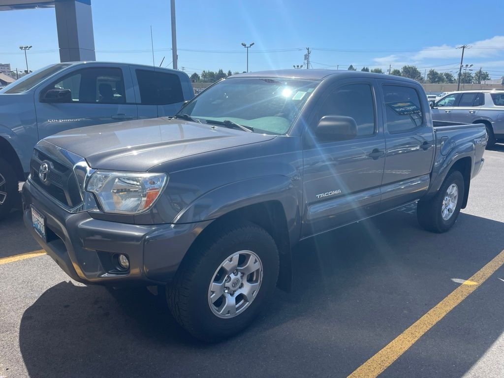 Used 2014 Magnetic Gray Metallic Toyota Base image 20