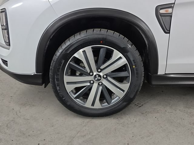 Used 2024  Mitsubishi 2.0 ES image 9