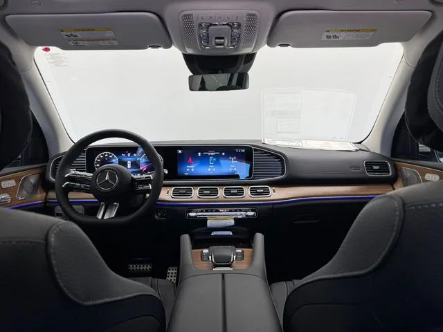 New 2026 MANUFAKTUR Moonlight White Metallic Mercedes-Benz GLS 450 image 6