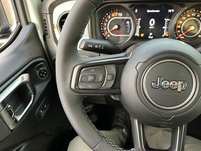 New 2026 Bright White Clear-Coat Exterior Paint Jeep Sport S image 35