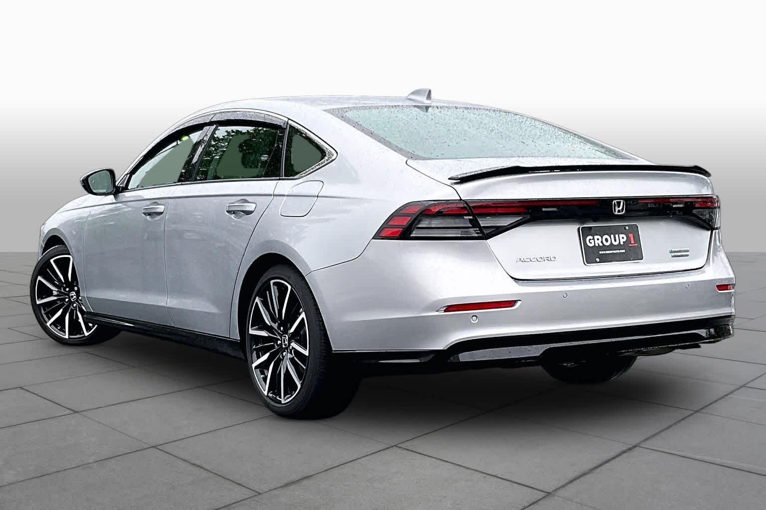 Used 2025 Solar Silver Metallic Honda Touring image 12