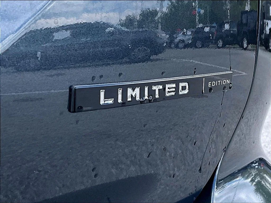 New 2026 Gray Mitsubishi LE image 10