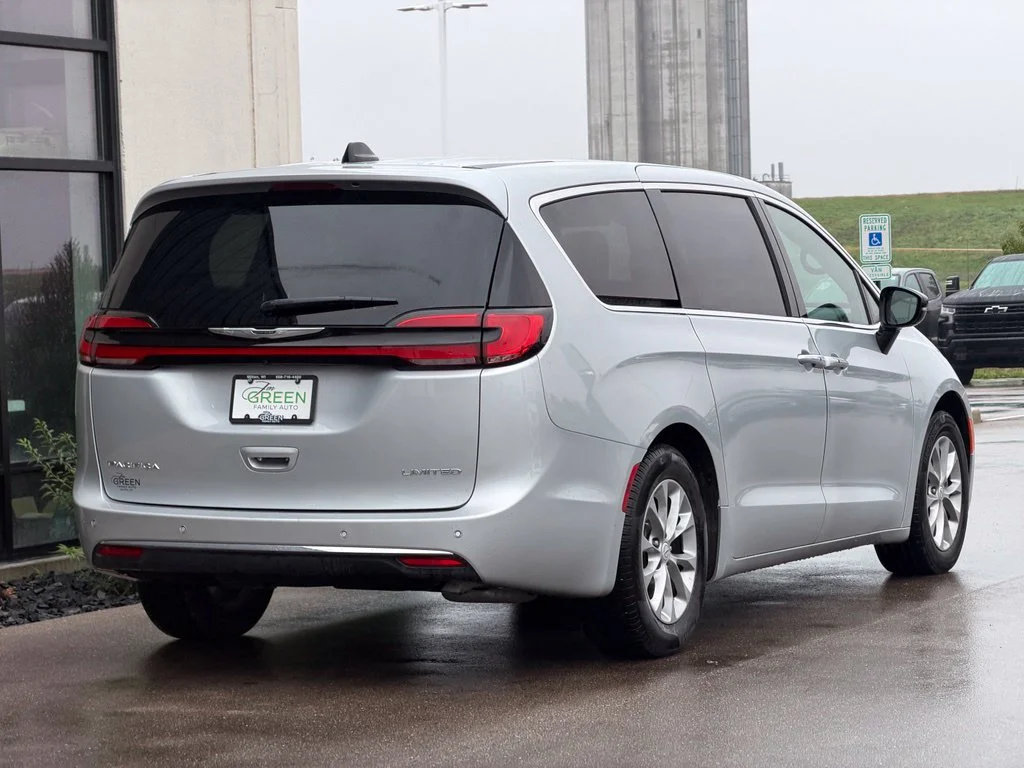 Used 2026 Silver Chrysler Limited image 5