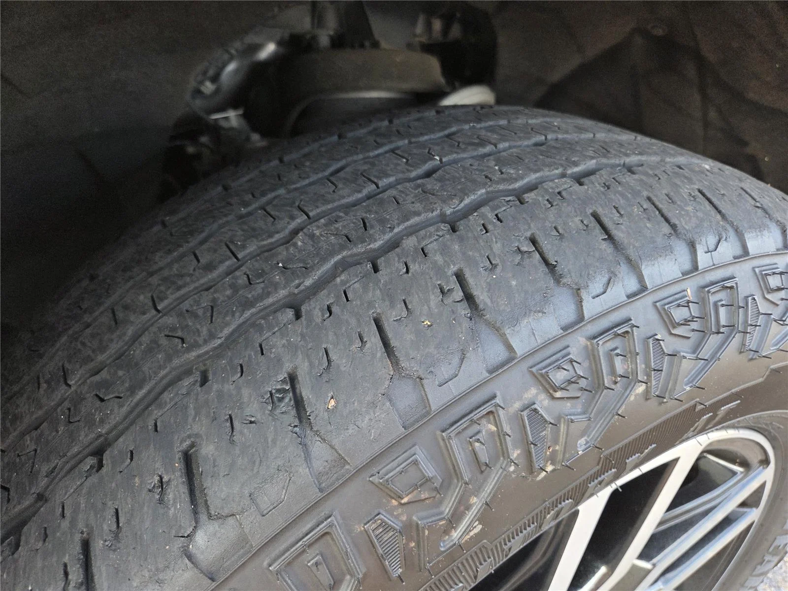 Used 2024 White Frost Tricoat GMC AT4 image 34