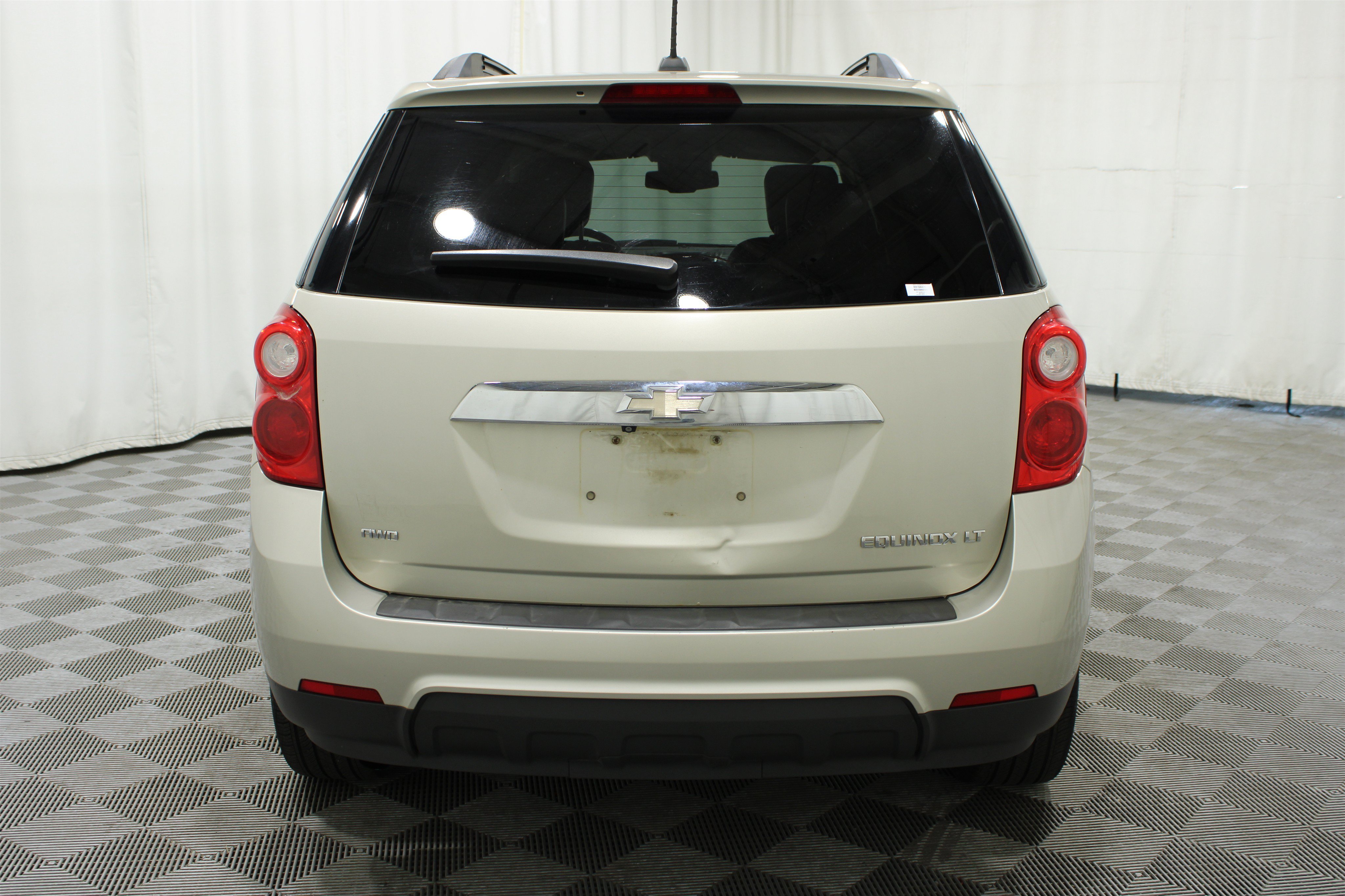 Used 2015 Champagne Silver Metallic Chevrolet LT image 31