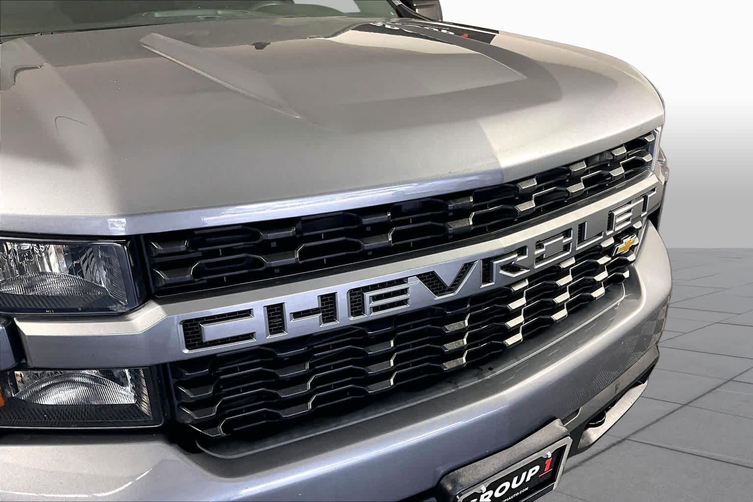 Used 2022 Satin Steel Metallic Chevrolet Custom image 26