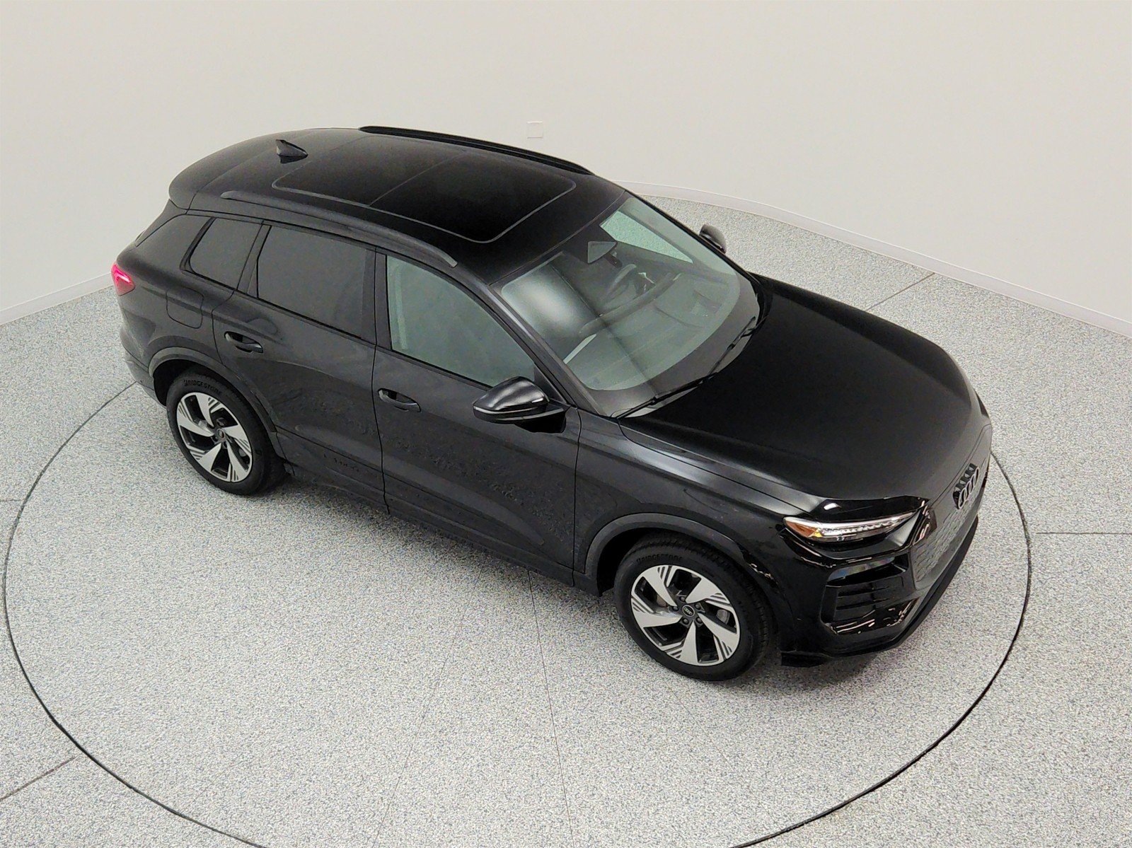 Used 2025 Mythos Black Metallic Audi Premium Plus quattro image 28