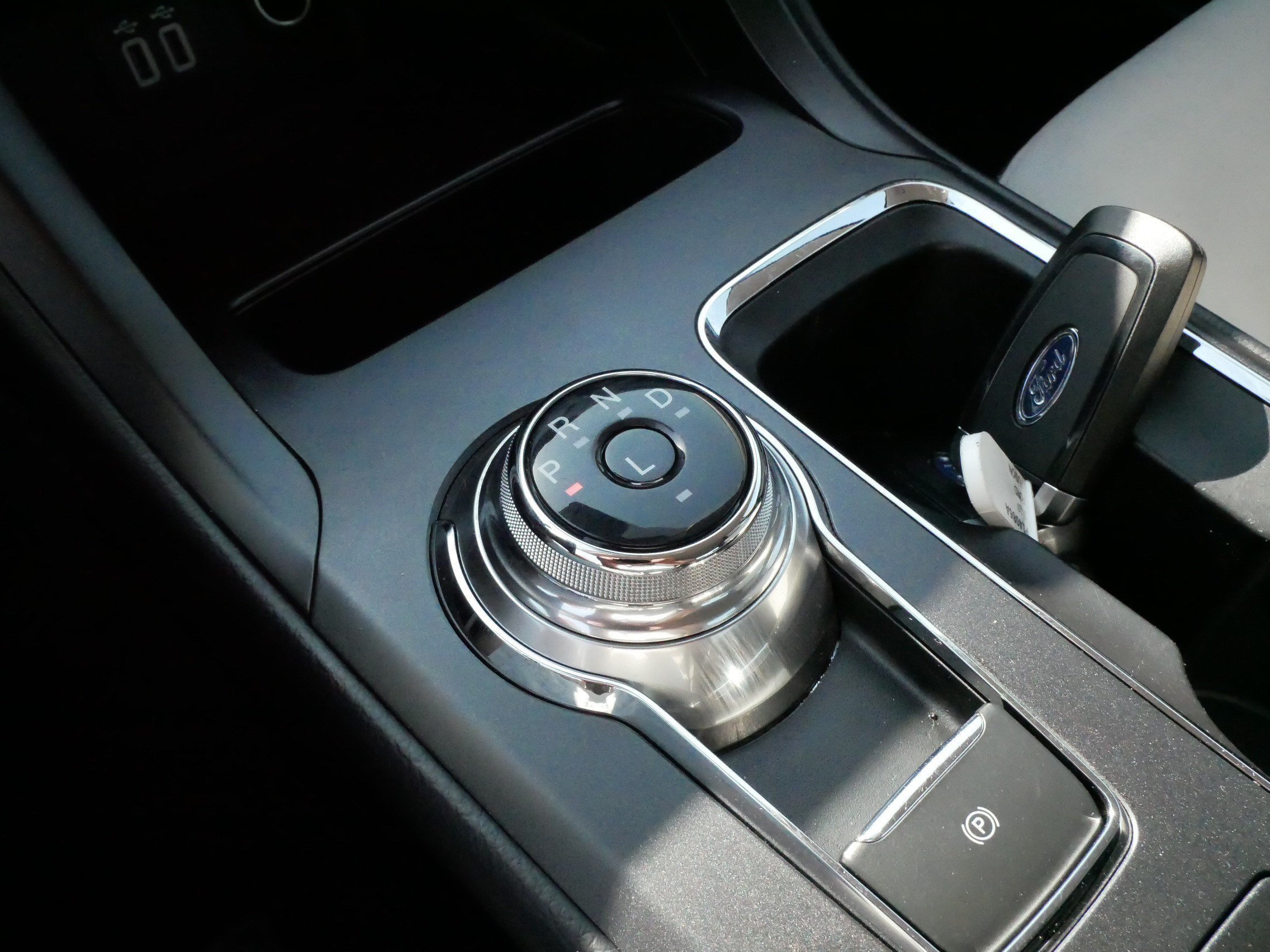 Used 2020 Magnetic Metallic Ford SE image 24