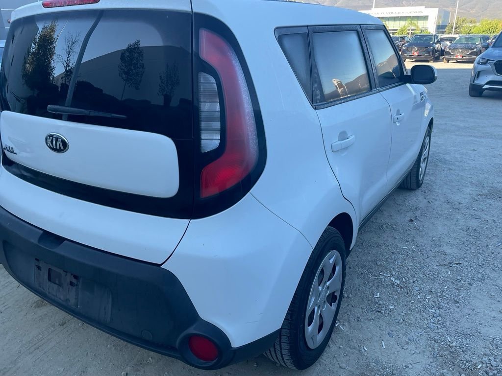 Used 2015 Clear White Kia Base image 10
