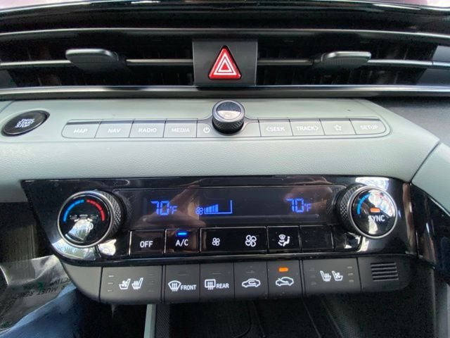 2025 Hyundai Elantra Limited - Photo 19