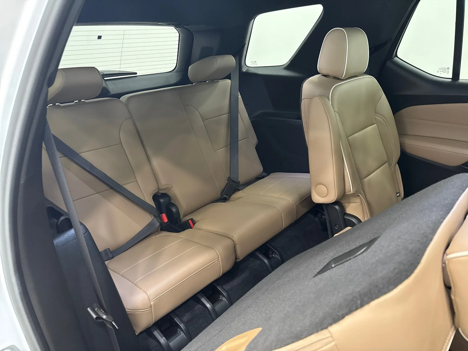 Used 2023 Iridescent Pearl Tricoat Chevrolet Premier FWD image 48