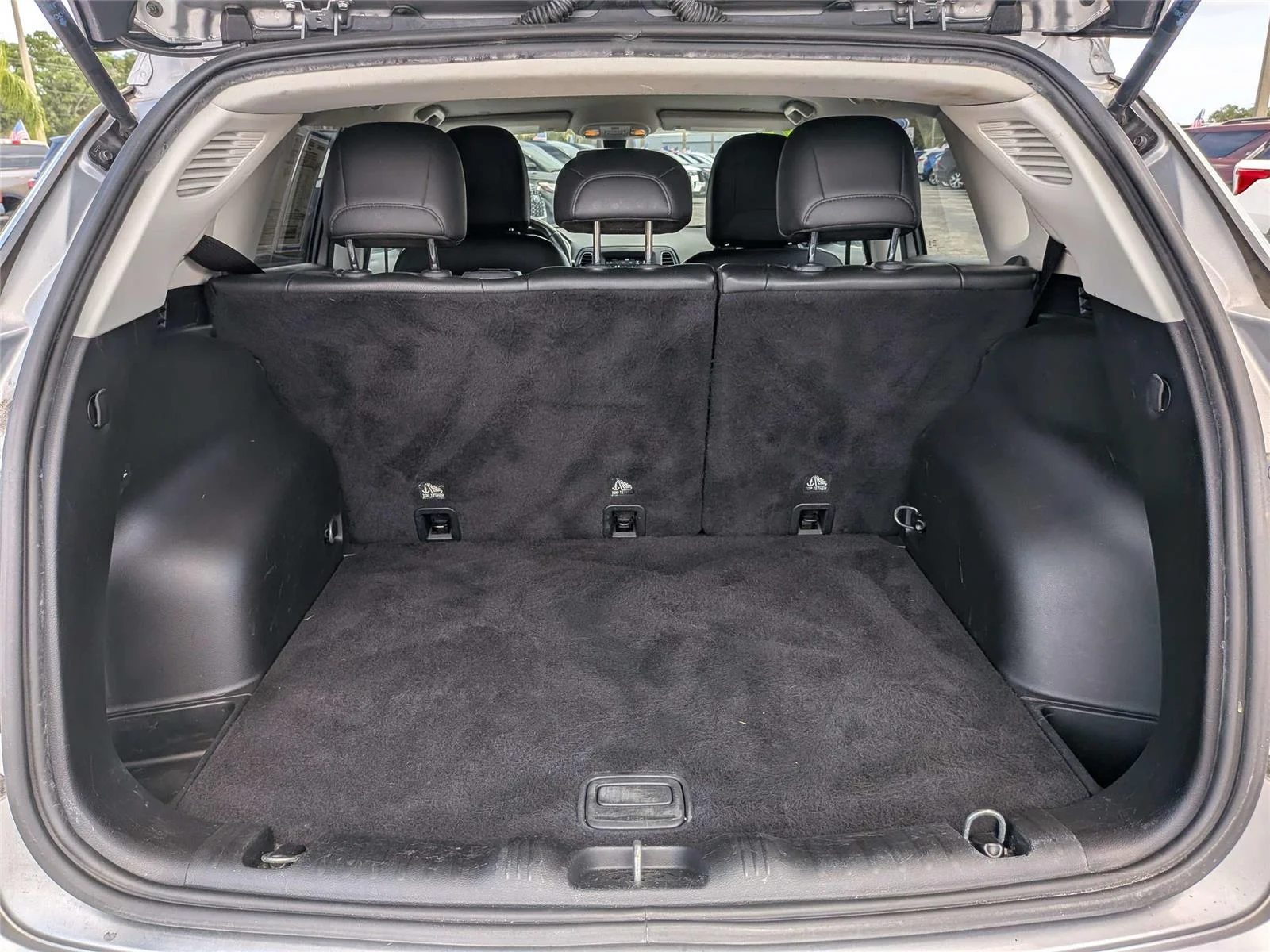 Used 2021  Jeep Latitude image 12