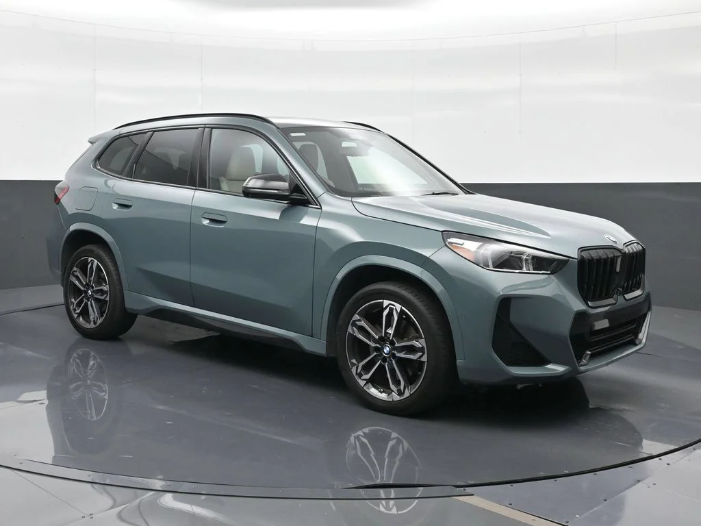 Used 2023 Green BMW xDrive28i image 4