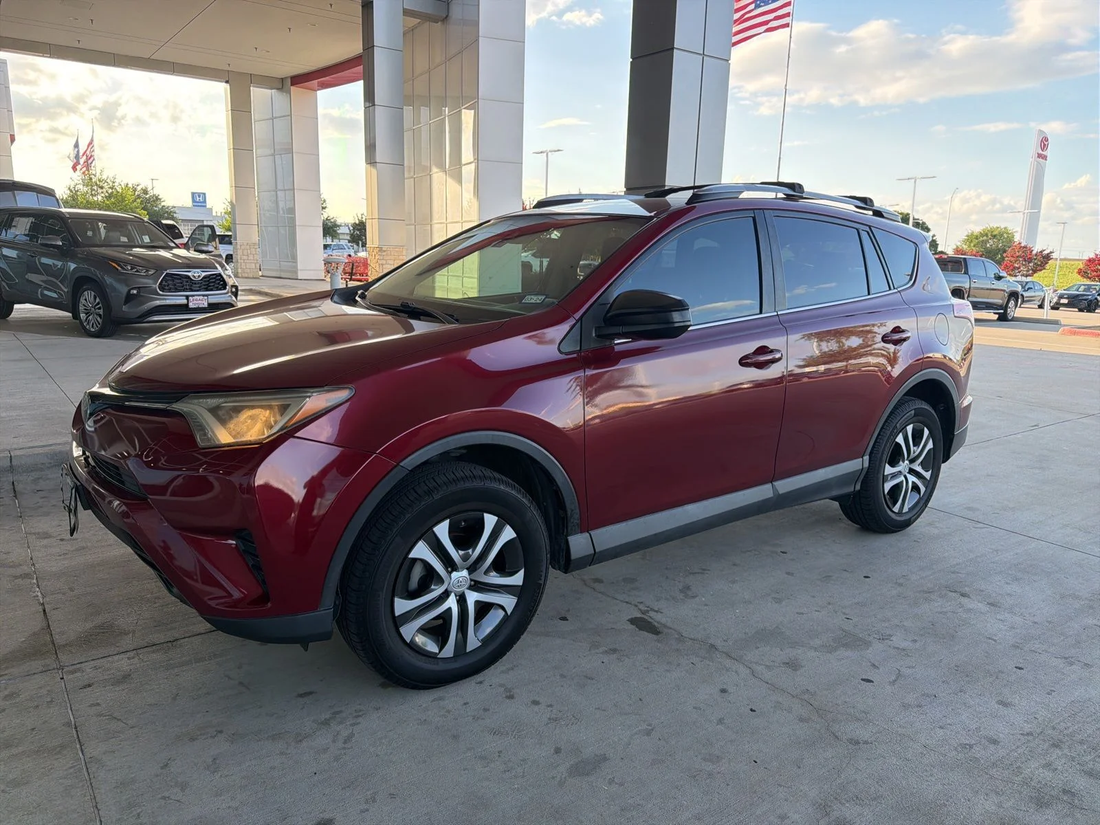 2018 Toyota RAV4 LE's photo