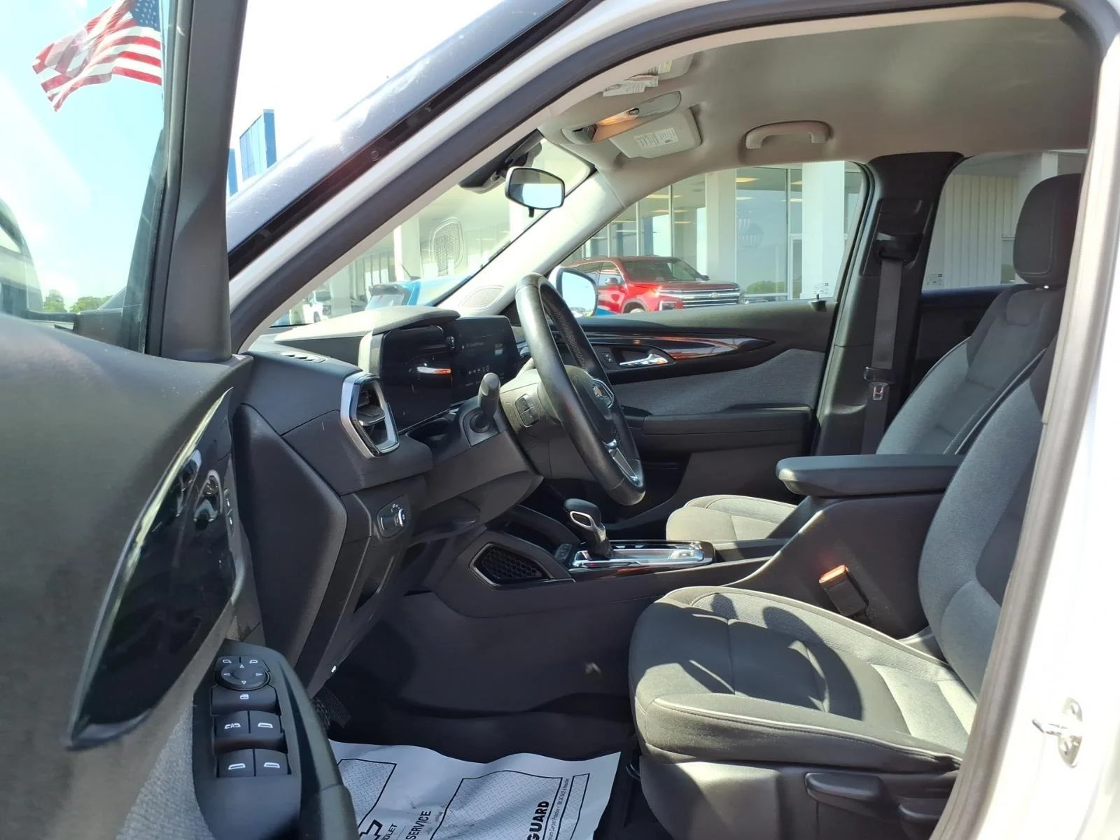 Used 2024 Summit White Chevrolet LT image 17