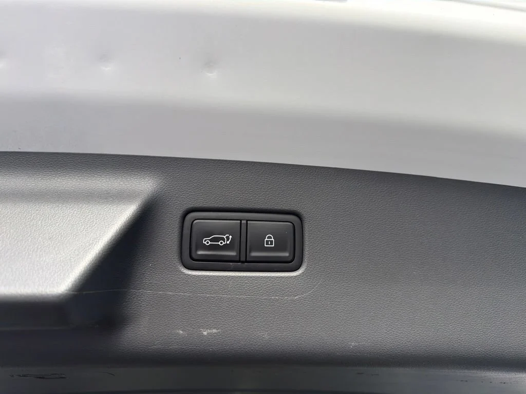 Used 2024 Serenity White Hyundai SEL image 9