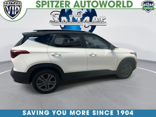 Used 2023 White Kia S image 9