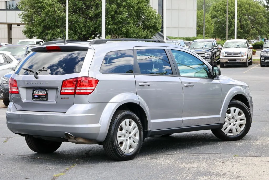 Used 2018 Silver Dodge SE image 20