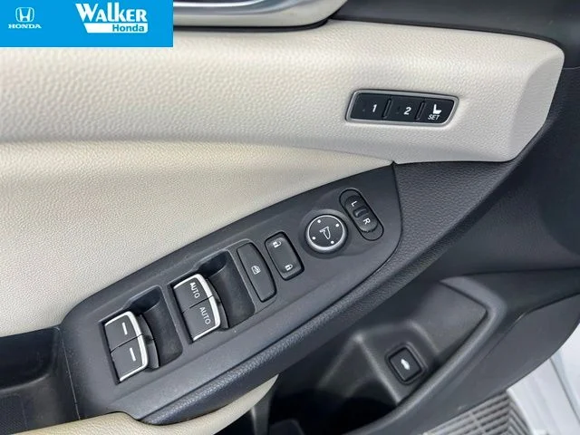 Used 2022 White Honda Touring image 17