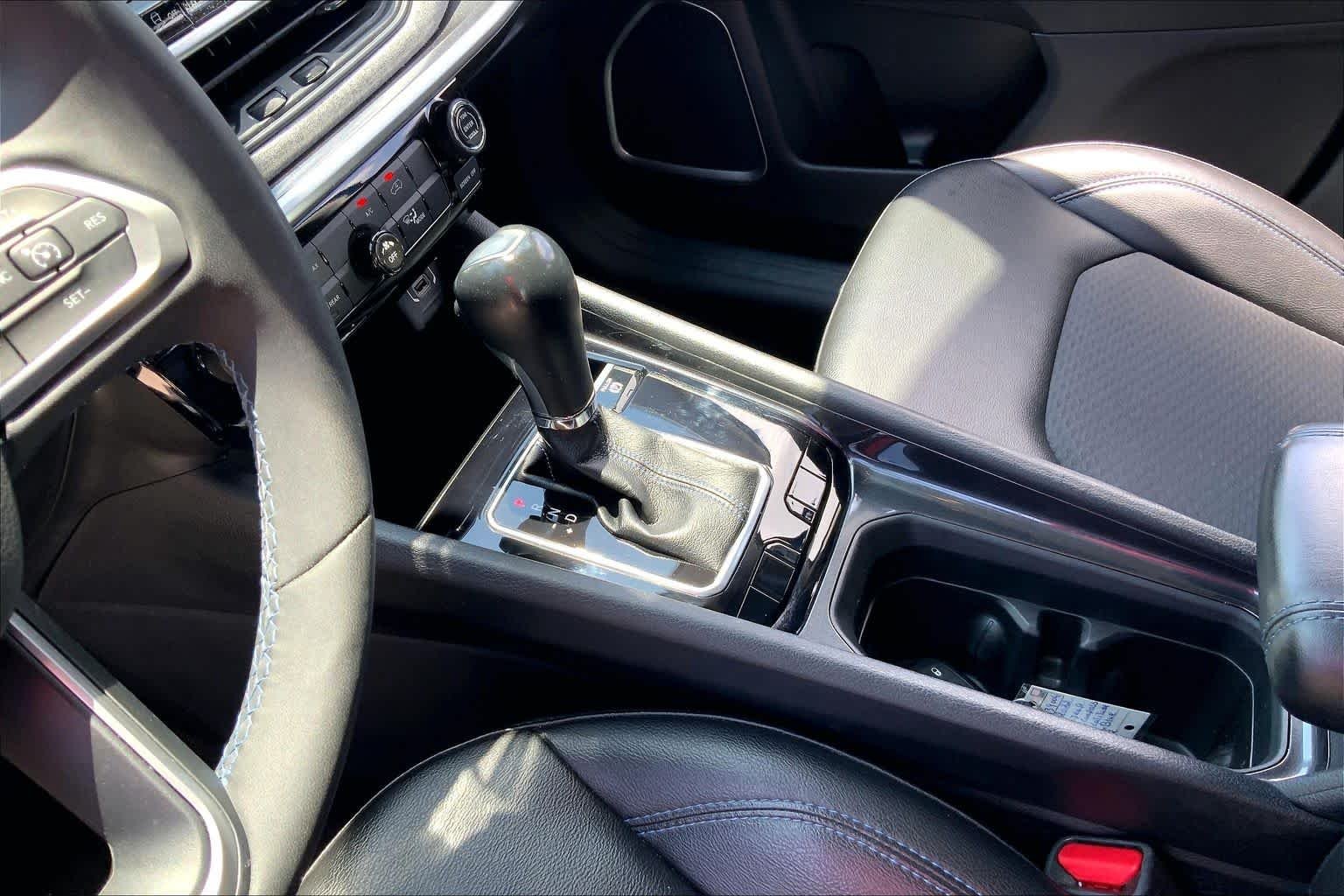 Used 2022 Laser Blue Pearlcoat Jeep Latitude image 16