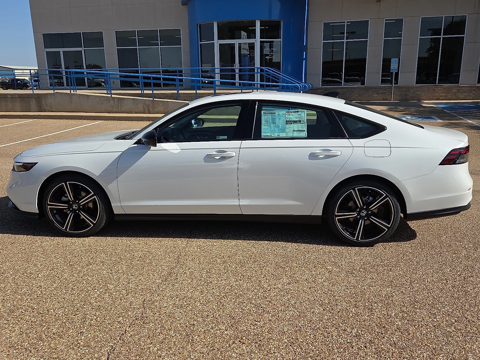 New 2026 Platinum White Pearl Honda SE image 2