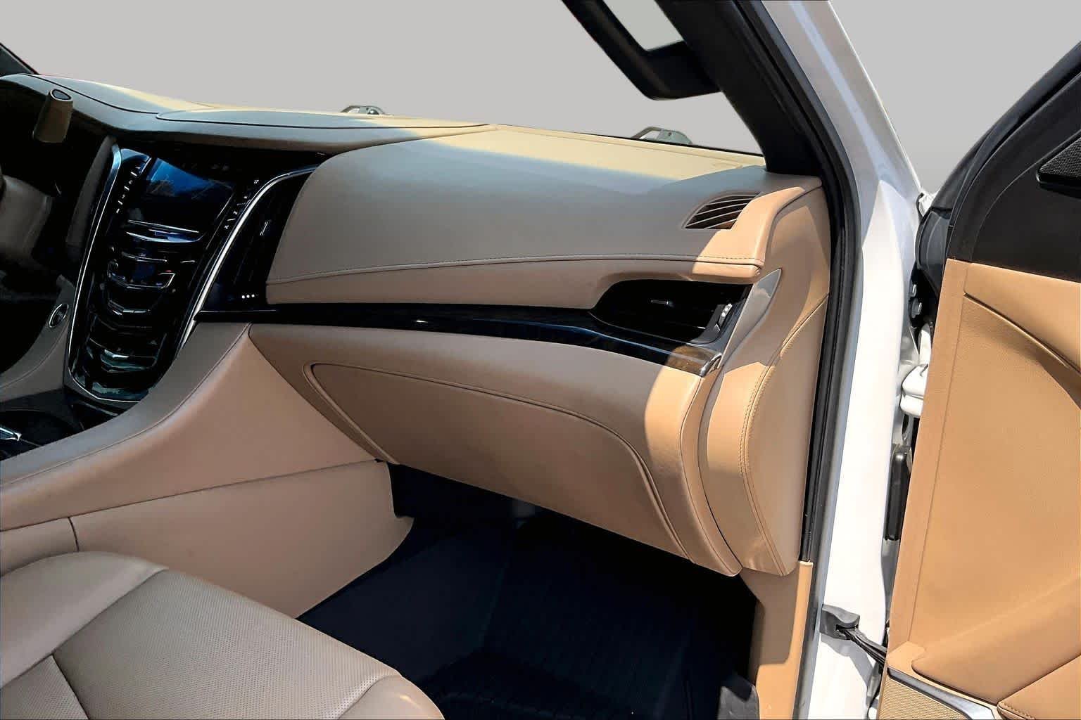 Used 2020 Crystal White Tricoat Cadillac Platinum image 19