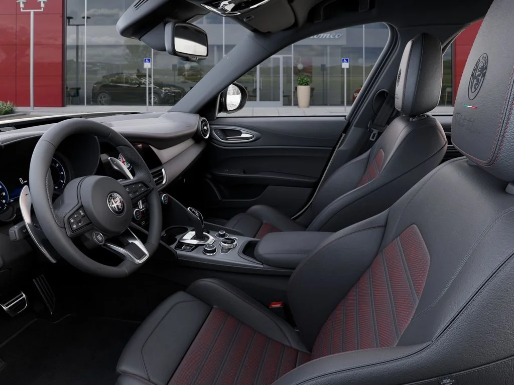 New 2025 Milano White Exterior Paint Alfa Romeo Base image 23