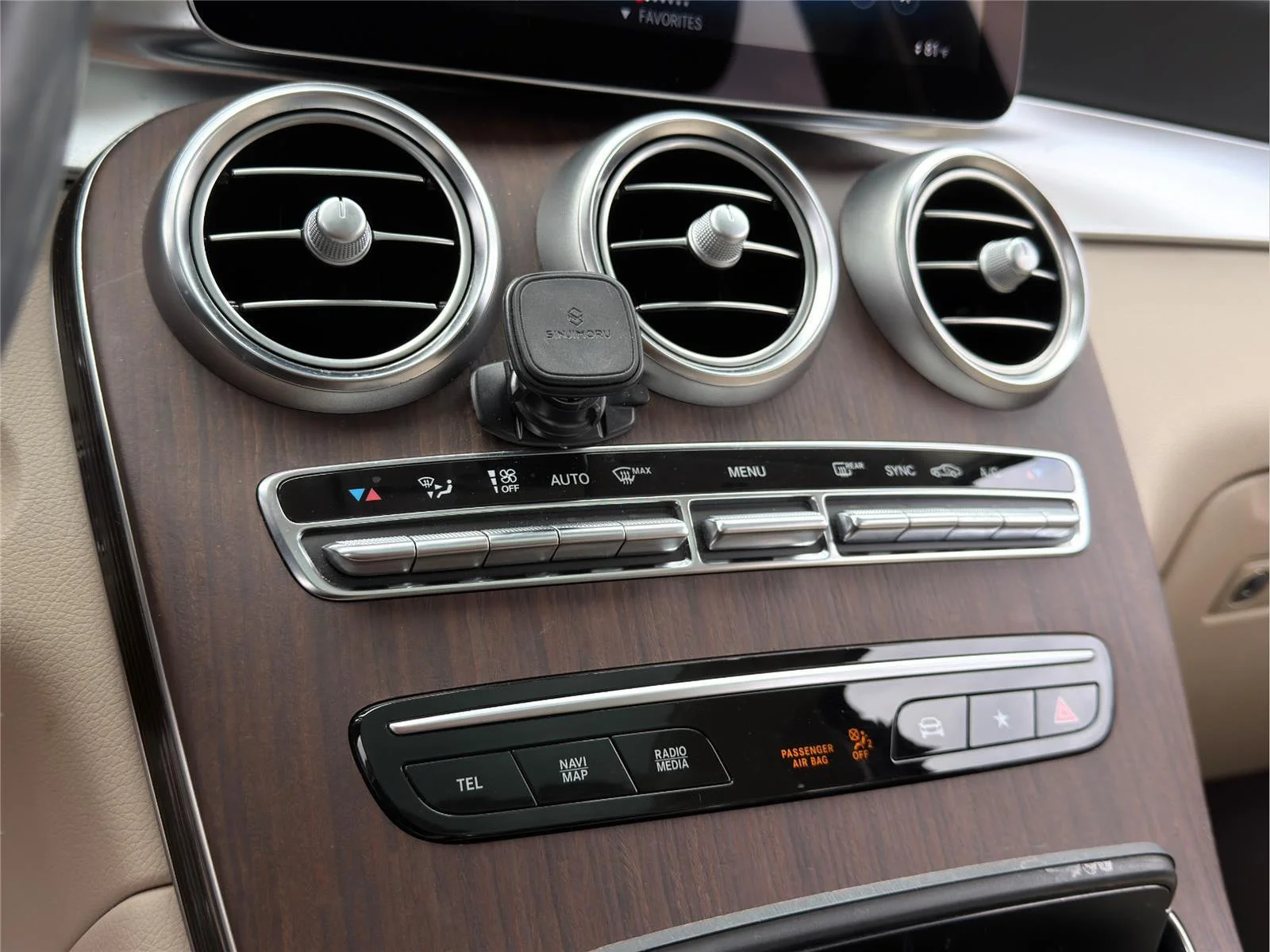 Used 2022 Selenite Grey Metallic Mercedes-Benz GLC 300 image 17