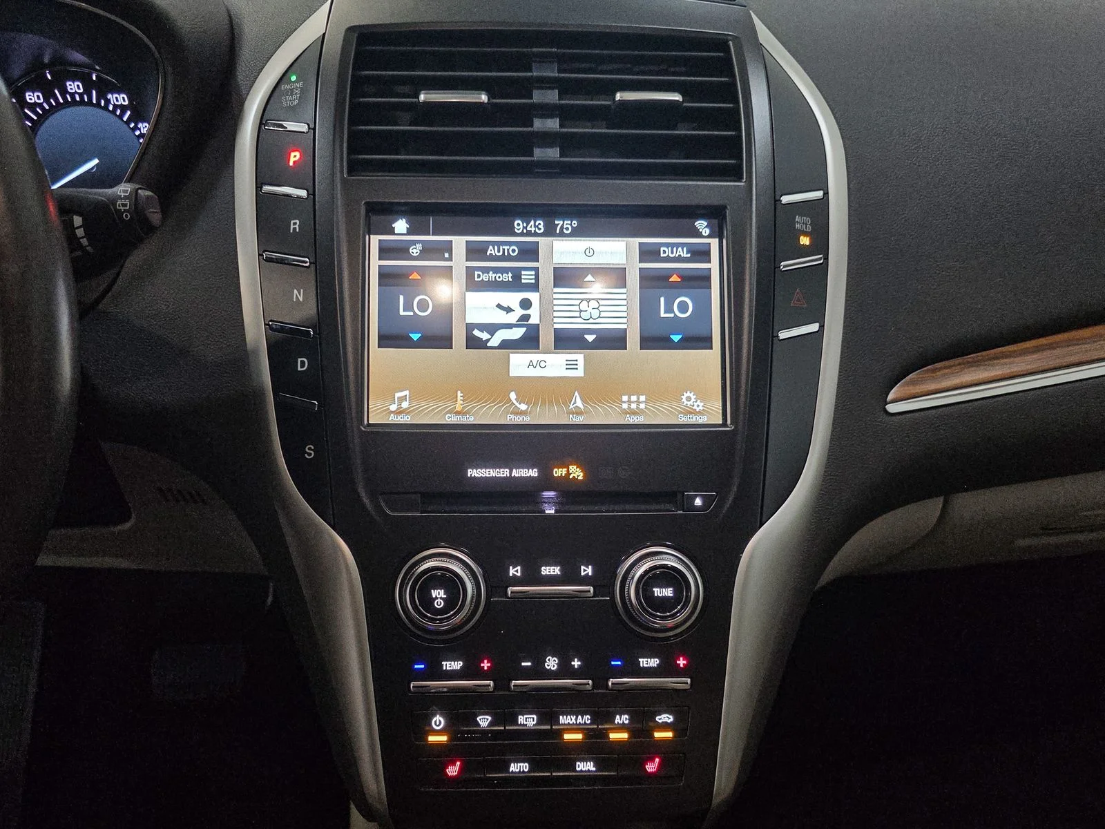 Used 2019 White Lincoln Select image 26