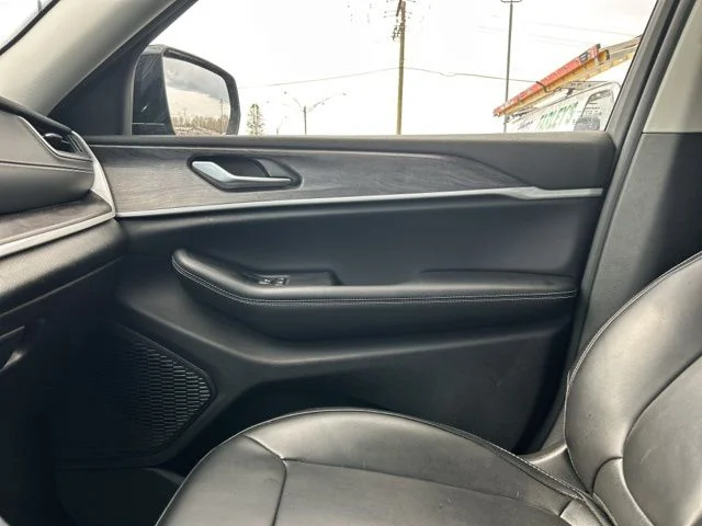 Used 2024 Gray Jeep Limited image 43