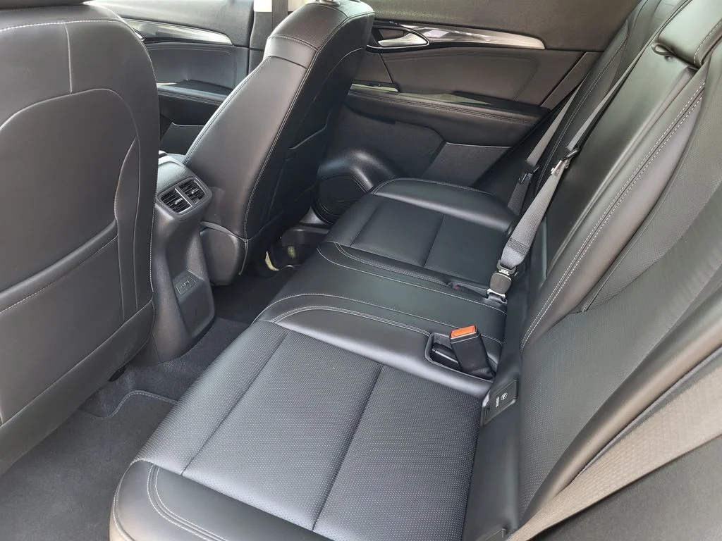 Used 2024 Summit White Buick Preferred image 21