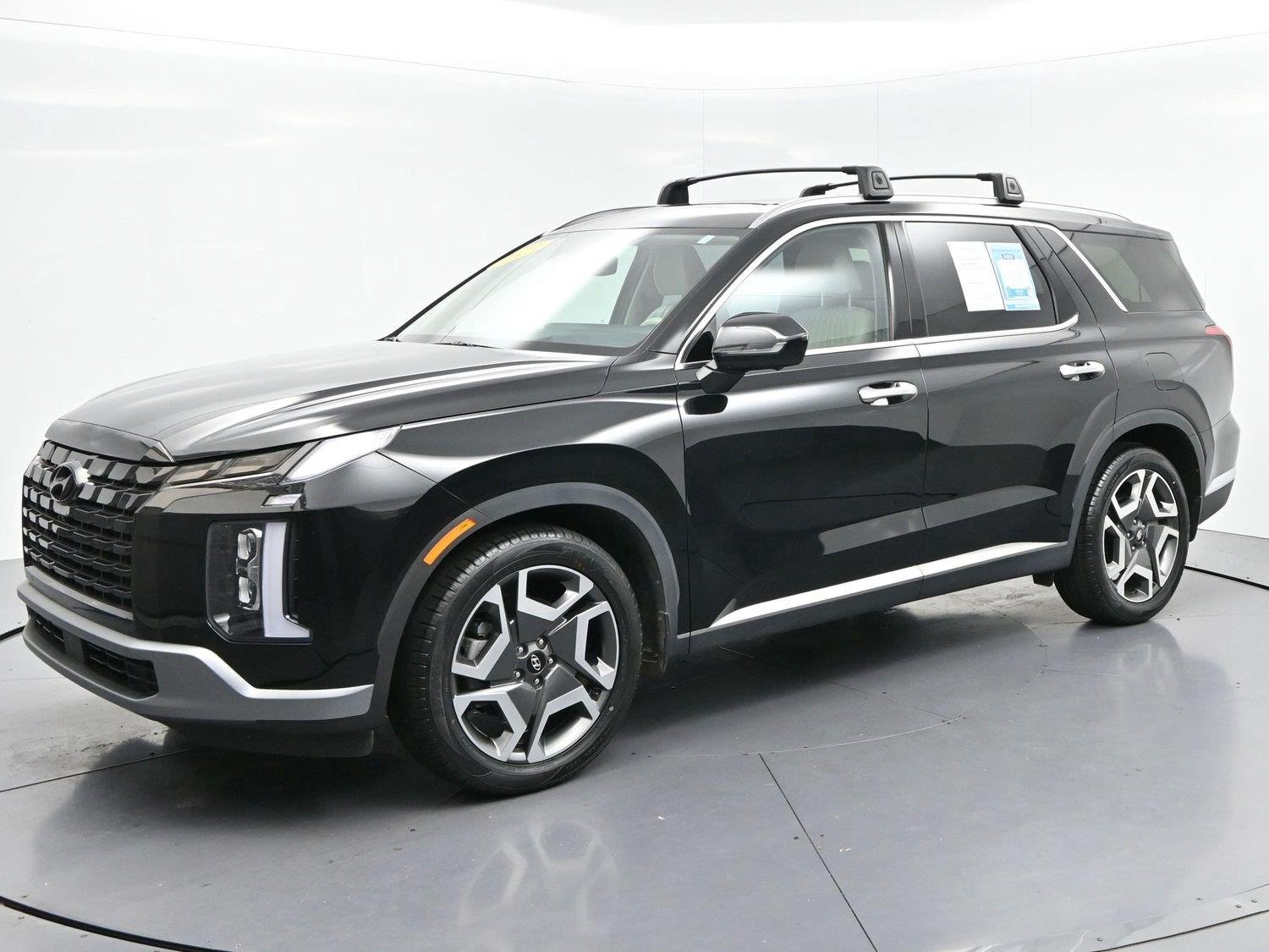 Used 2023 Abyss Black Pearl Hyundai Limited image 3