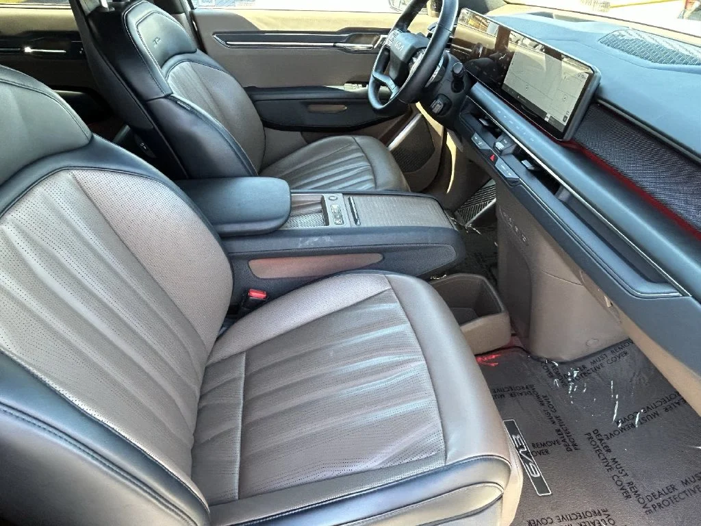 Used 2024 Ivory Kia GT-Line image 9