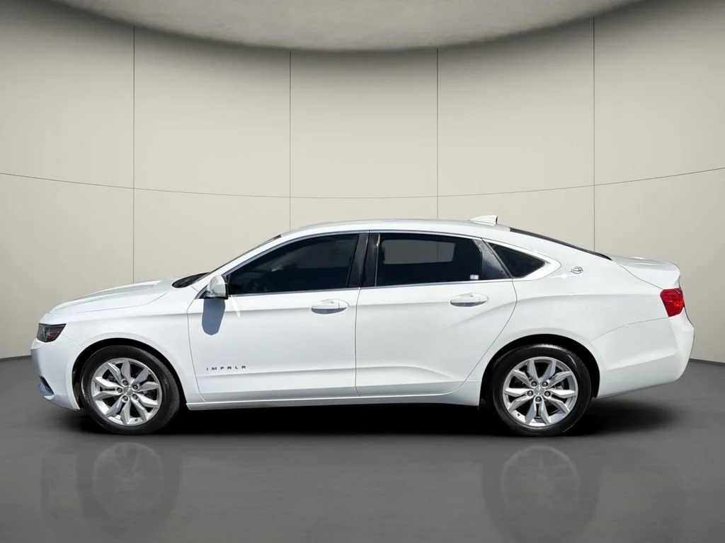 Used 2017 SUMMIT WHITE Chevrolet LT image 4