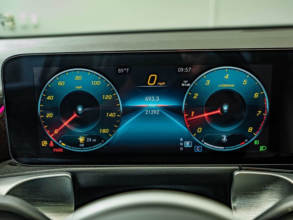 Used 2023 Polar White Mercedes-Benz GLB 250 image 25