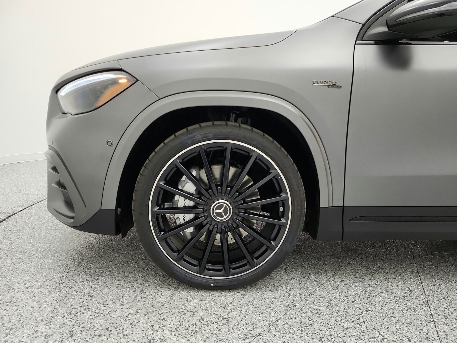 New 2026 MANUFAKTUR Mountain Grey Magno Mercedes-Benz AMG® GLA 35 4MATIC SUV image 34