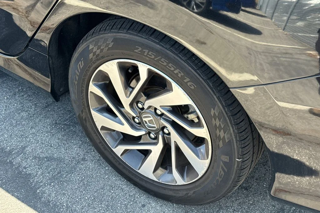 Used 2017 Crystal Black Pearl Honda EX image 4