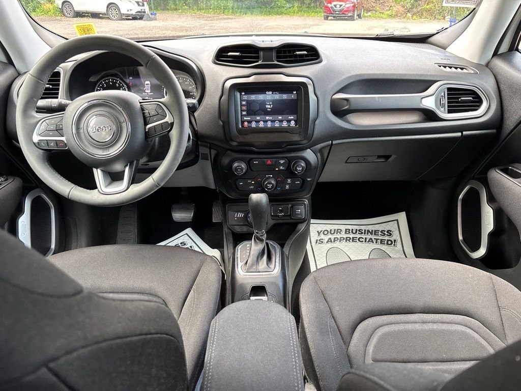 Used 2021 White Jeep Latitude image 27